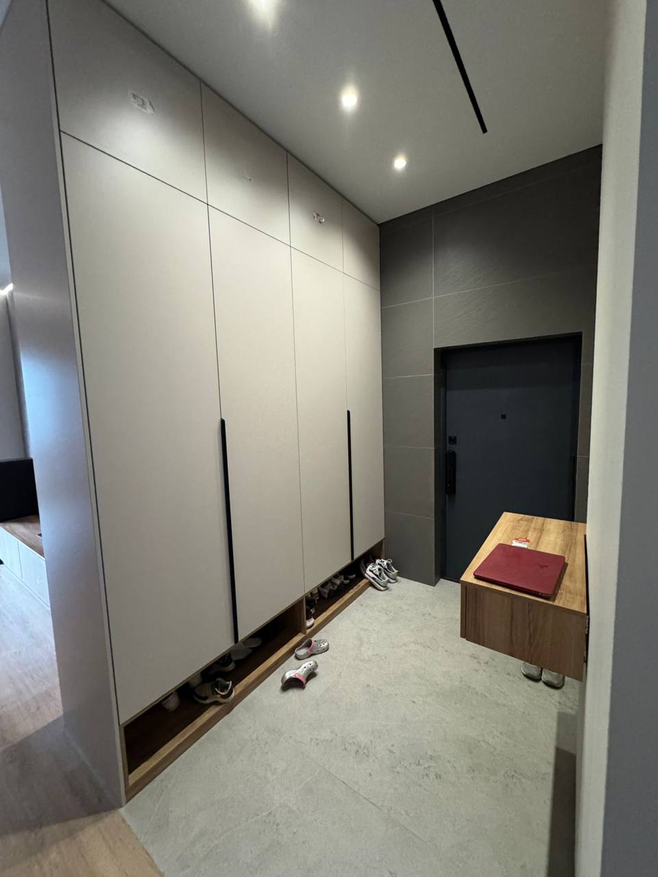 Прихожая Шкаф Кашемировый + деревянная скамья